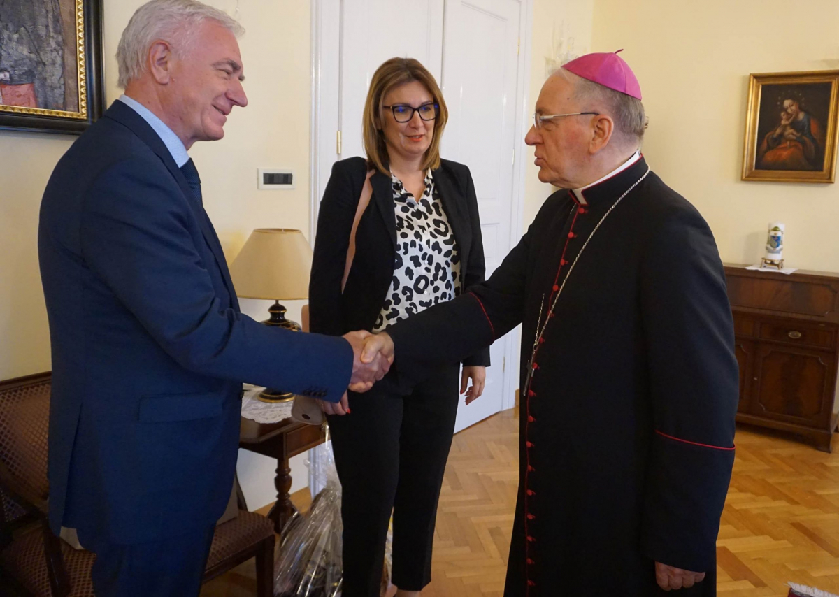 Požeški biskup Škvorčević primio gradonačelnika Glavića i županicu Jozić