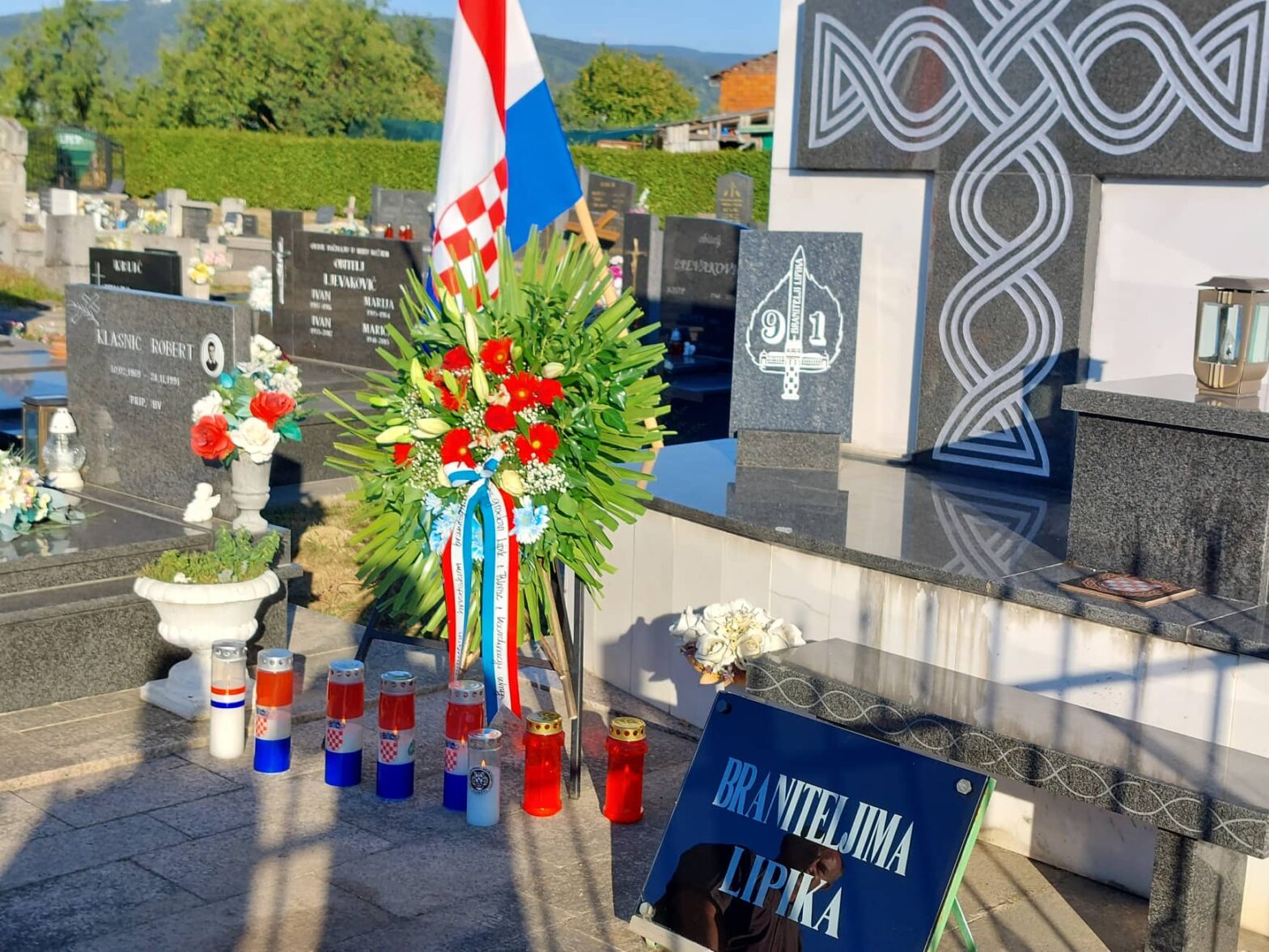 Povodom 27. obljetnice Vojno redarstvene akcije Oluja položeni vijenci i svijeće