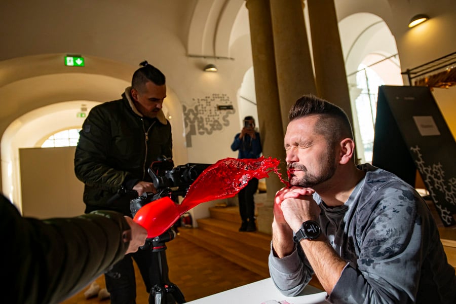 Virovitička Vatra spot za novi singl �Zajedno sami� snimila u Gradskom muzeju Virovitica