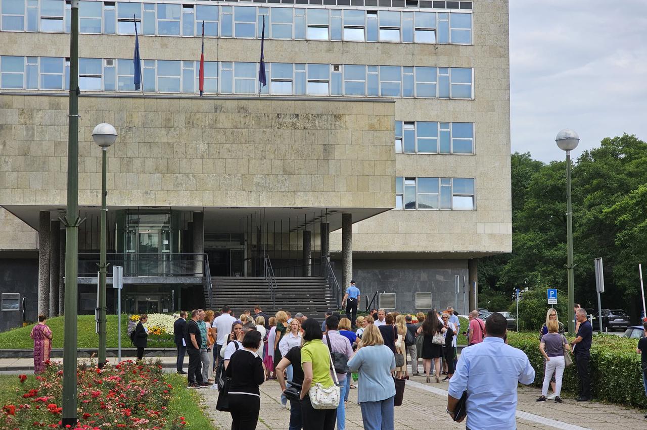 Lažna dojava o bombi u Poglavarstvu u Zagrebu. Ispraznili su zgradu