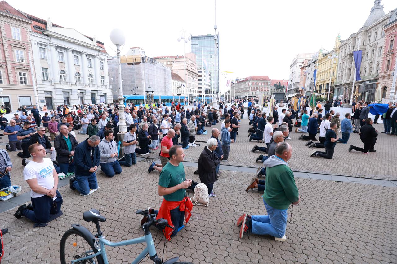 Sviđalo mi se to ili ne, 'klečavci' štite moje pravo moliti gdje god hoću