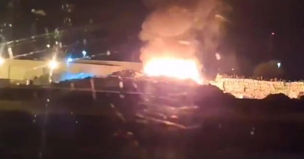 Izbio veliki požar u tvrtki Eko-flor u Mokricama, gori plastika: Na terenu vatrogasci i policija