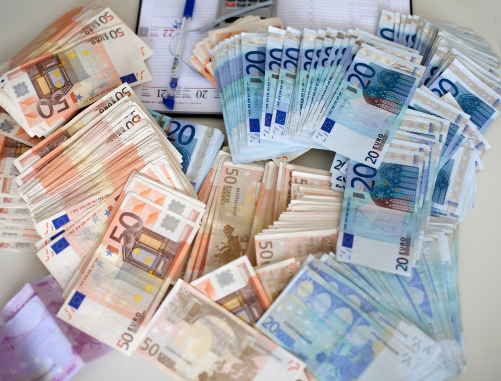 Uhićena bankarica koja je klijentima �digla� skoro 2 milijuna eura supruga je poznatog hrvatskog političara!