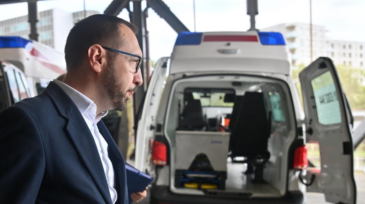 ALARMANTNO: Fekalije izbijaju iz šahtova zgrade, po travnatim površinama, nogostupima, u garažama