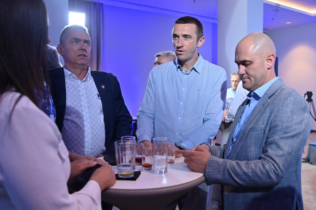 Mlinarić ćipe: Miro Gavran je veliki intelektualac. Kako to ćipe može znati?