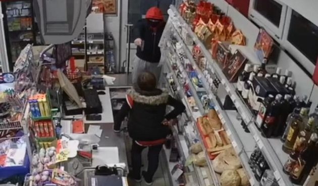 Ante se napio pa s nožem pljačkao benzinsku