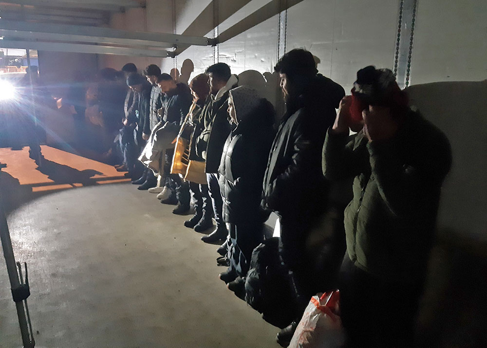 Rumunjski i belgijski državljanin osumnjičeni za nezakoniti prijevoz stranaca
