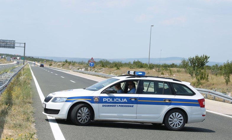 Stari vozači opet luduju: Djed vozio u suprotnom smjeru i skrivio tešku nesreću na A3!