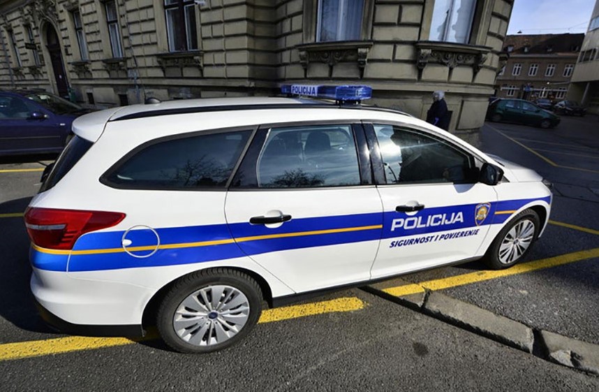 Teško ozlijeđen muškarac u prometnoj nesreći između Komletinaca i Nijemaca