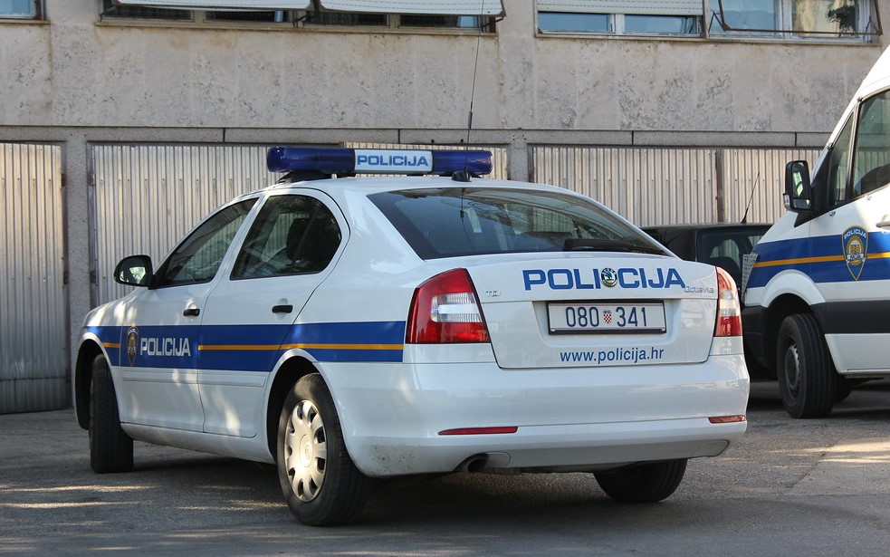 Prodavač i vlasnik tvrtke dobili kazne zbog prodaje pirotehničkih sredstava maloljetniku